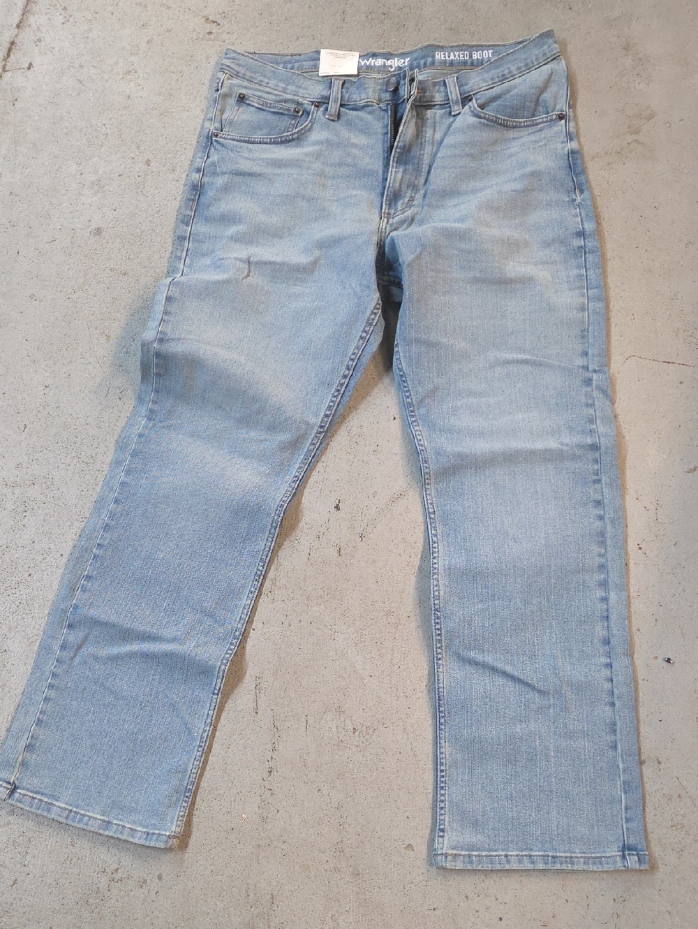 Wrangler Men's Relaxed Boot Jeans in Light Blue Wash 34 X 32
